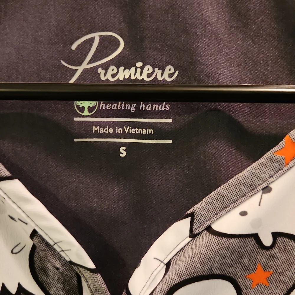 Premiere healing hands scrub top - Picture 3 of 5